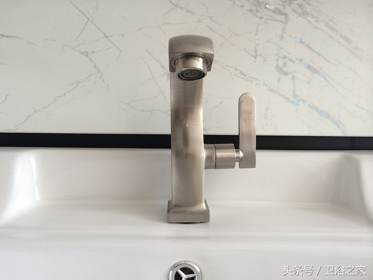 九牧的旋转水龙头怎么换阀芯视频,洗菜盆水龙头漏水怎么换阀芯视频
