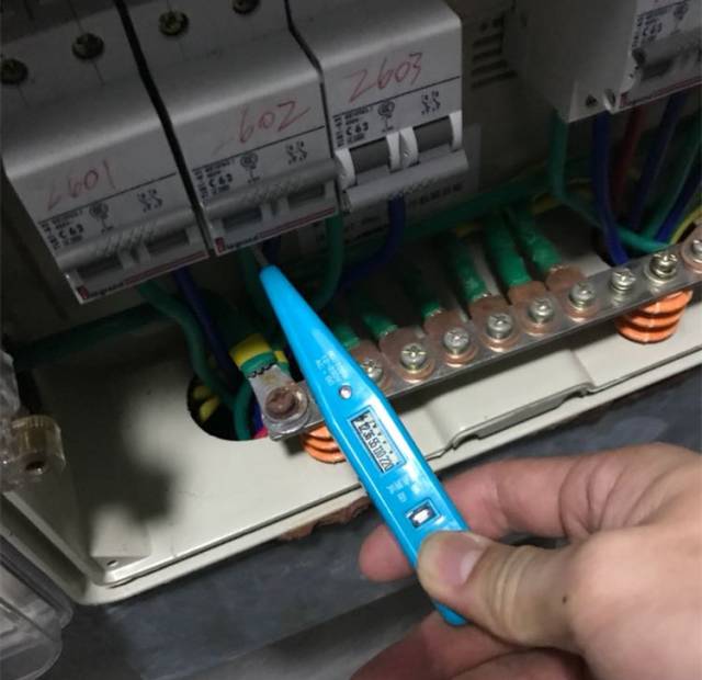 停电了应该打哪个电话号码询问,家里突然停电了没提醒怎么办