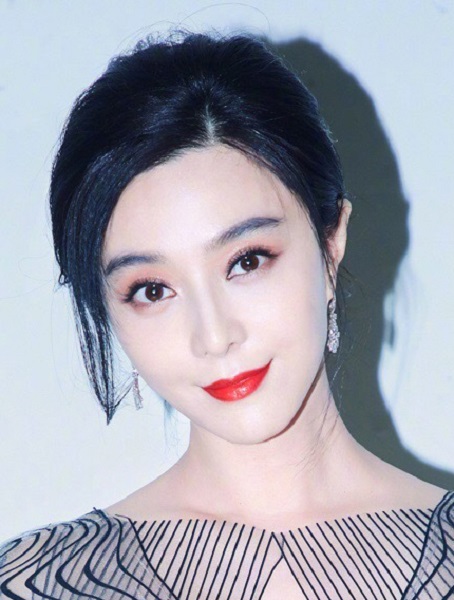 热巴的造型和范冰冰相似,热巴范冰冰复古港风