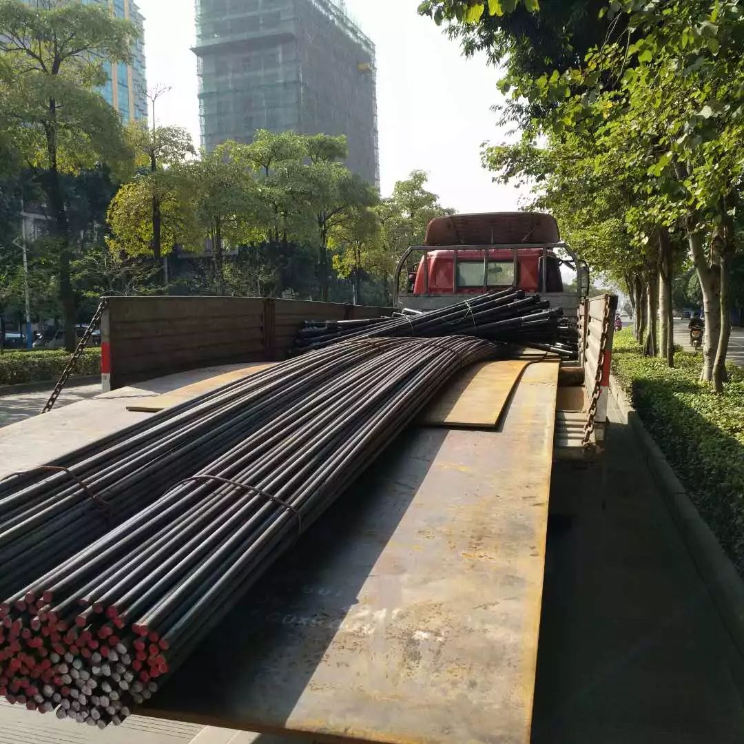 这些马路上的定时*弹炸**，99%的过路司机都怕它，在路上离它越远越好！