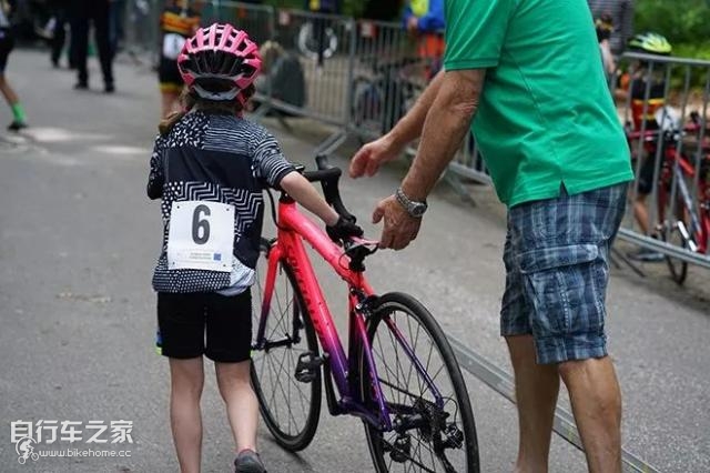 骑而无憾:“年幼的骑行大使”