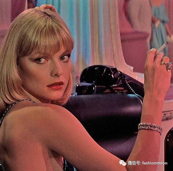 时髦潮女孩冬季穿搭攻略 (圣诞色彩搭配什么衣服)