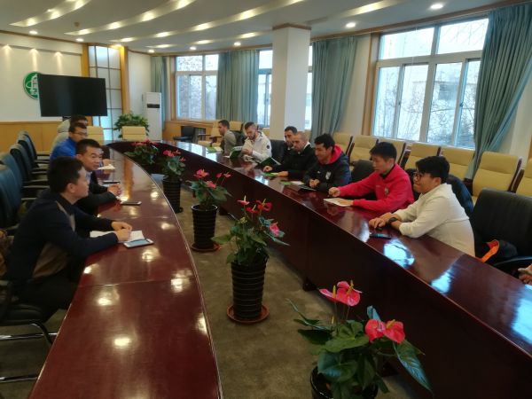 专家对校园足球看法,短时间内提升足球基本功