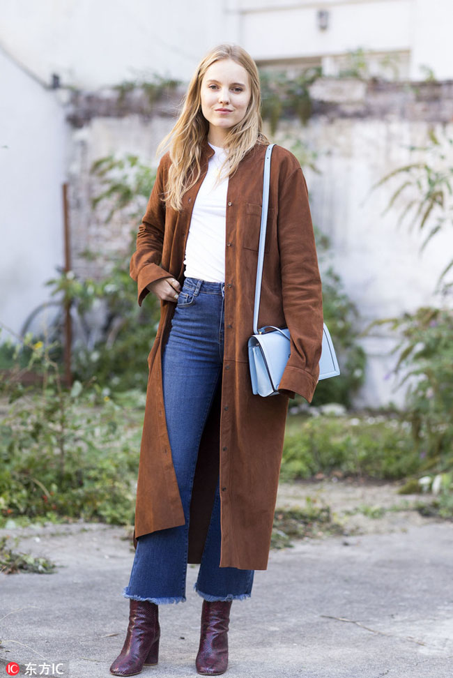 奶茶色短靴和复古蓝牛仔裤搭配吗,直筒牛仔裤搭配马丁短靴