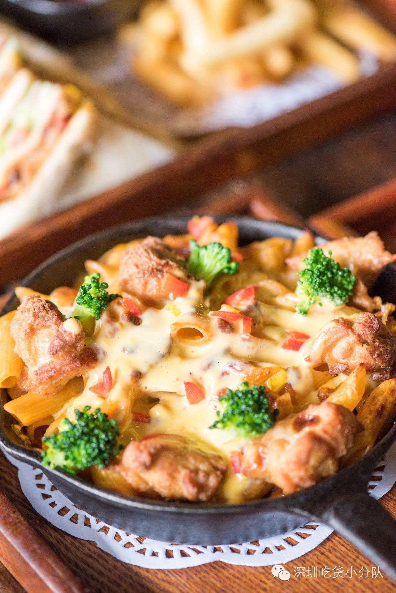 第3家店，但新来的两个男店长都不是人...