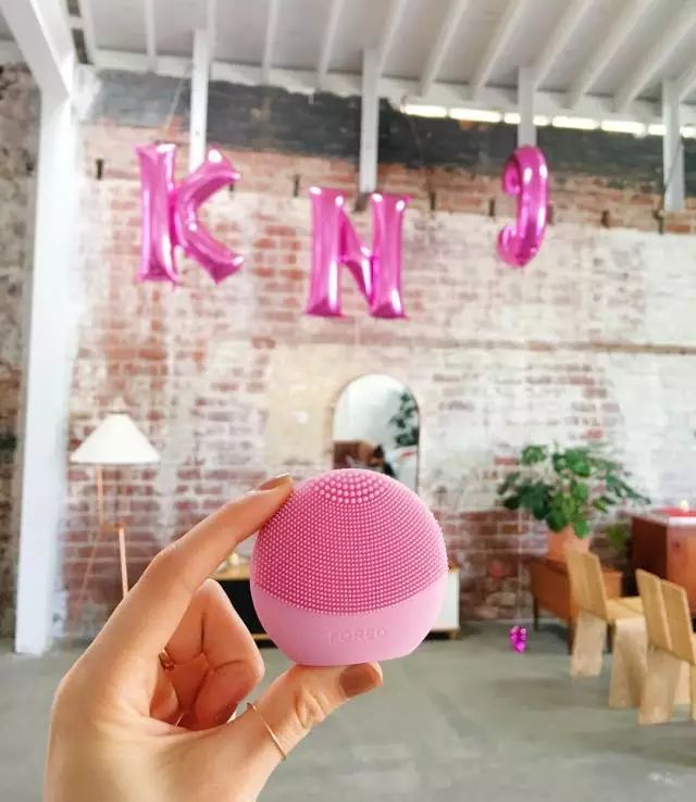 洗脸界的最黑科技，用手洗10遍不如用它洗1遍！