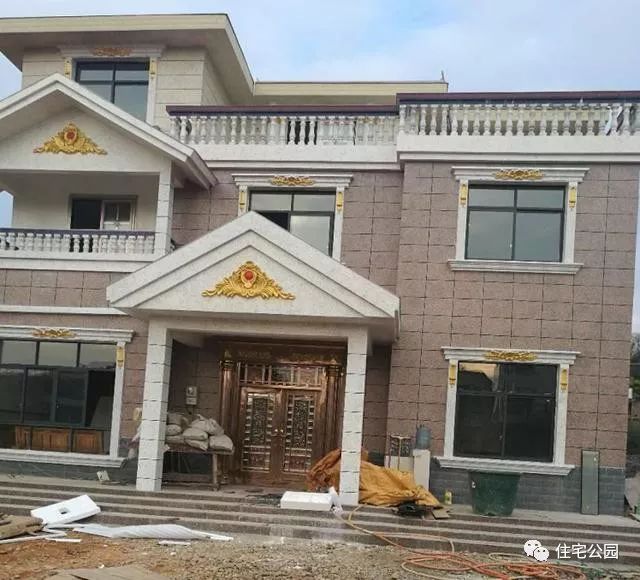 为父母在老家盖房花45万,为父亲放弃80万年薪回农村