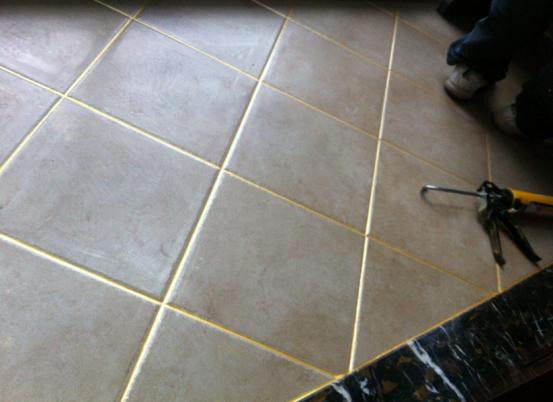 地暖铺瓷砖有缝的好还是无缝的好,担心瓷砖崩瓷不做美缝可以吗