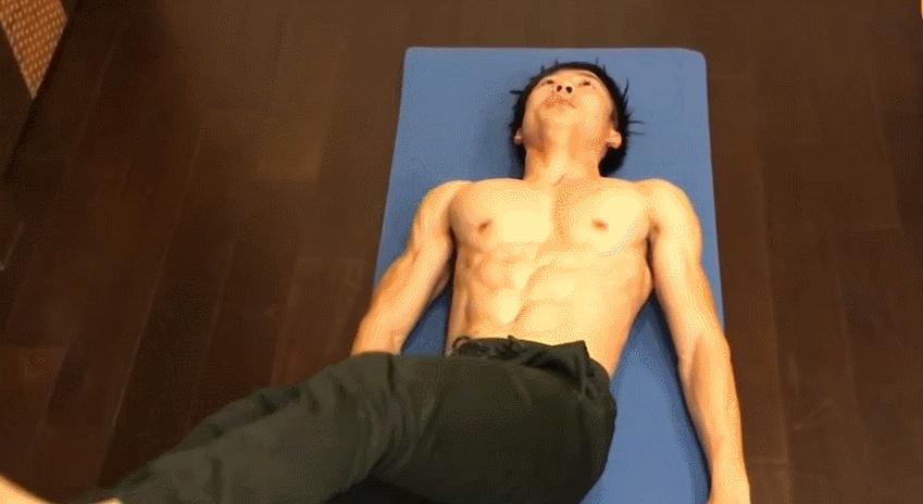 在家就能练超实用的腹肌训练动作,腹肌锻炼教学练出令人羡慕的腹肌