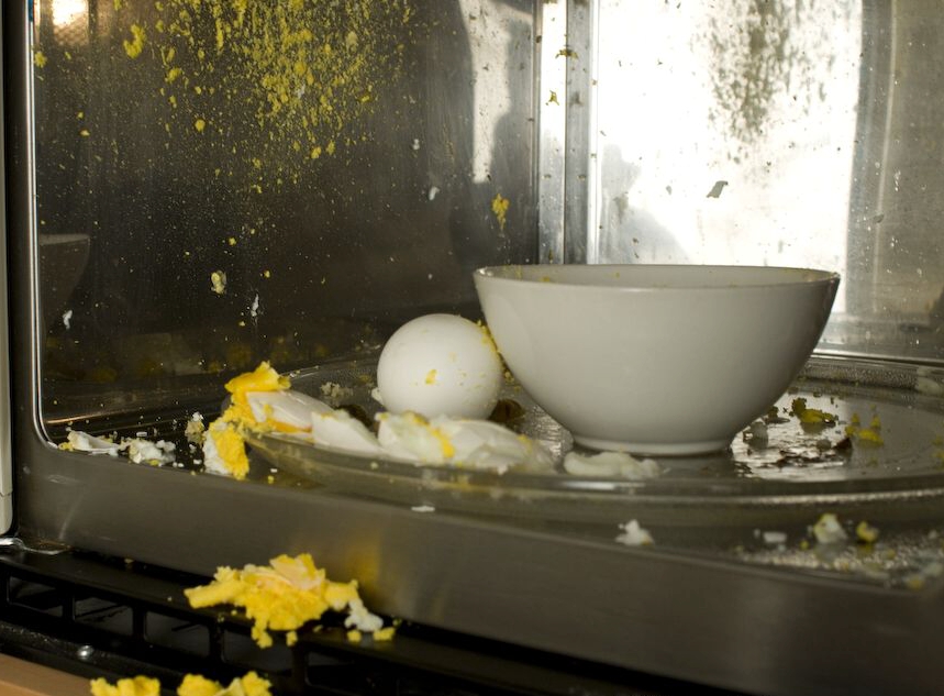 食客吃鸡蛋在嘴里爆炸，告上法庭法官百思不得其解