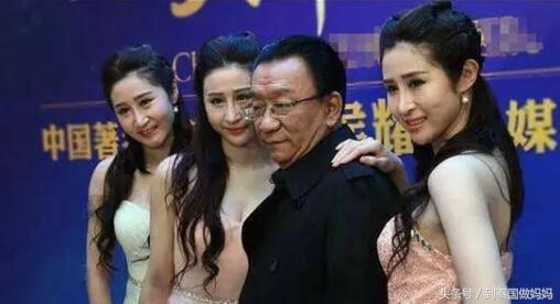 侯耀华超越范冰冰杨幂，成为新晋“带货男神”，白云皮具城火了！