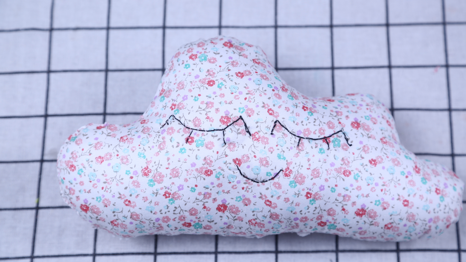 教你用一块布缝抱枕,自制可爱又好看的抱枕