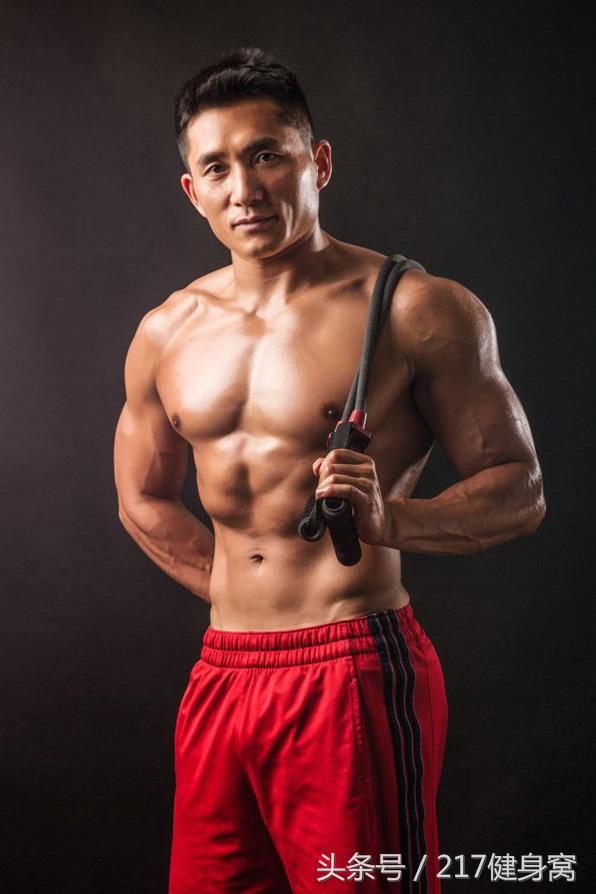 新手男性减脂增肌健身计划，不骗你办健身卡了，就在家练