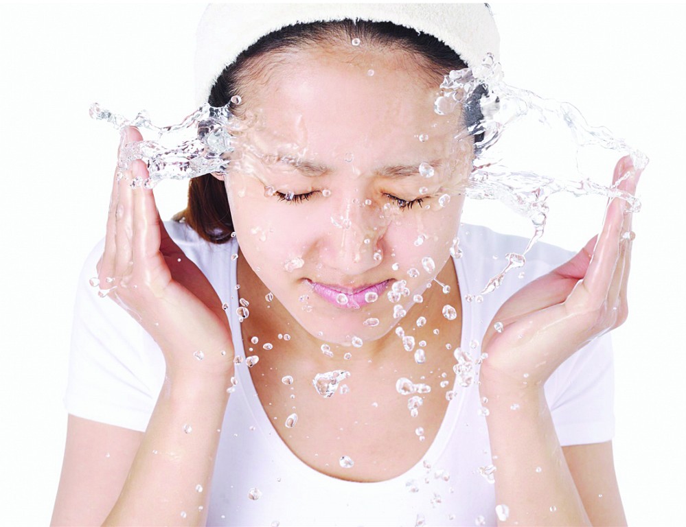 毛孔大的女生怎么涂粉底,毛孔很大汗毛很长的妹子怎么化妆