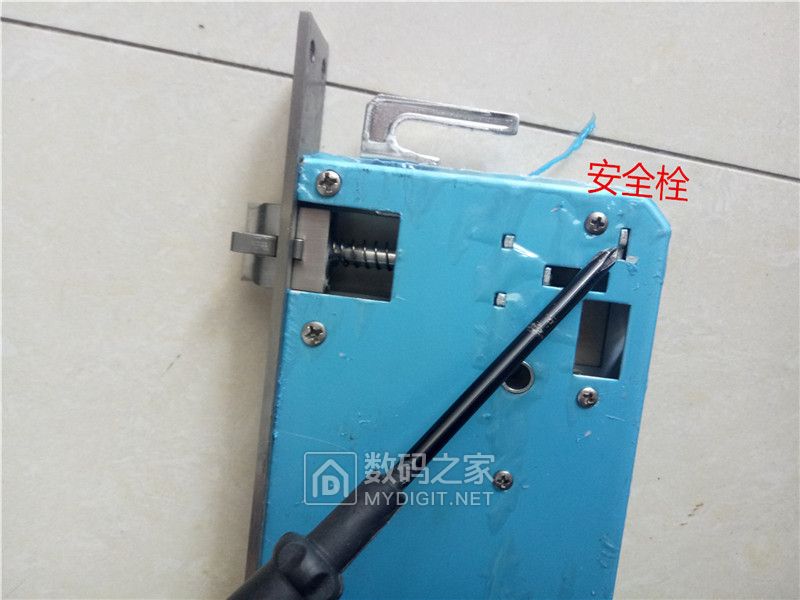 智能门锁容易被小偷无痕打开吗,智能门锁拆解图解