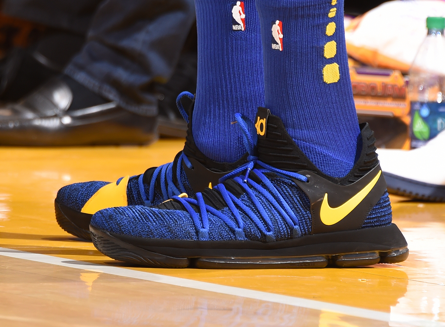 英格拉姆adidas篮球鞋,英格拉姆尼克杨拉塞尔