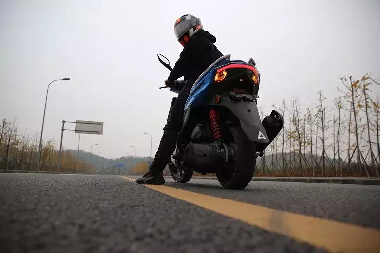 牛摩评测新感觉250双缸街车,牛摩测评赛科龙