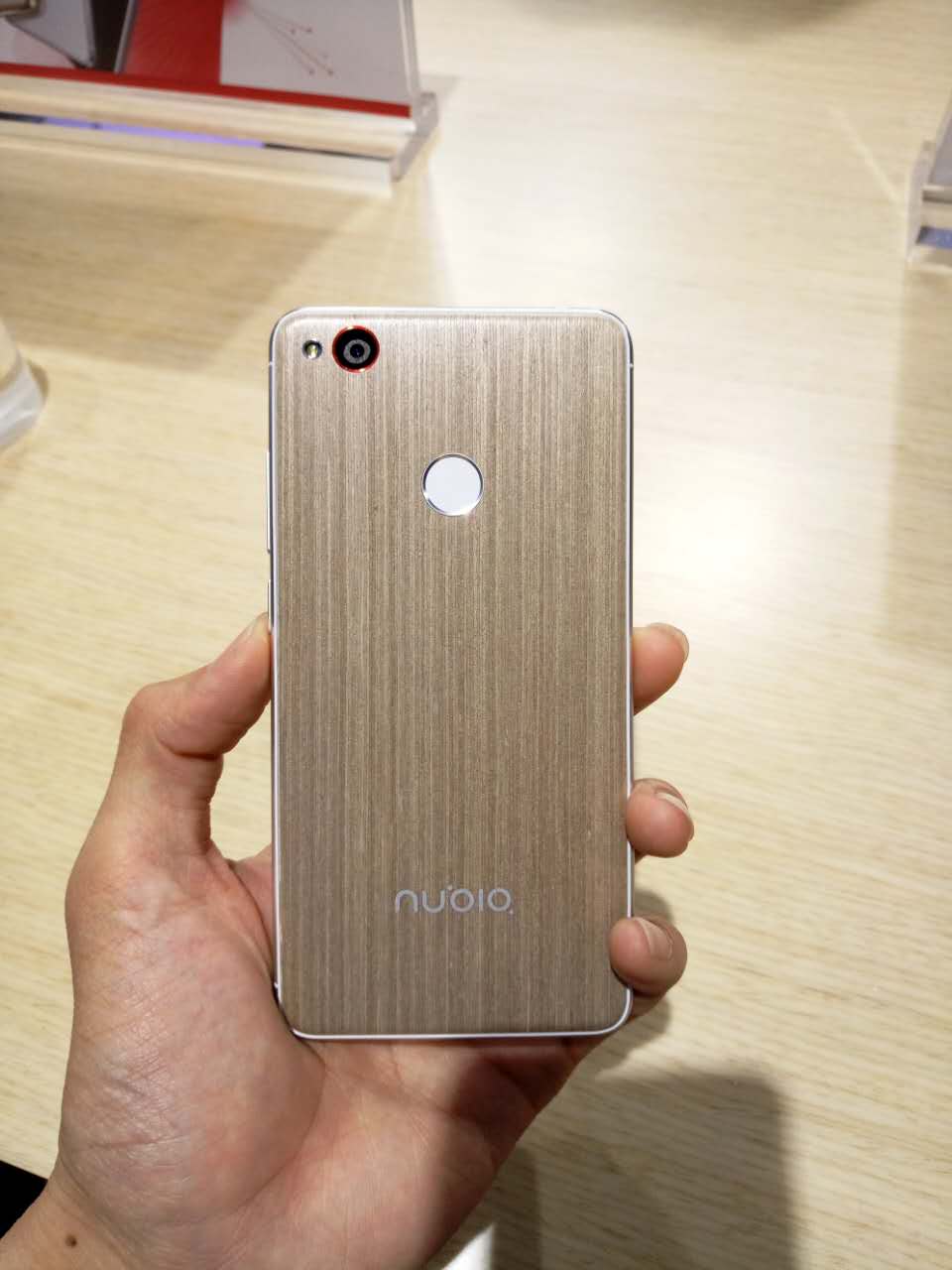 一线体验nubia小屏新旗舰能否比iPhoneSE更抢眼