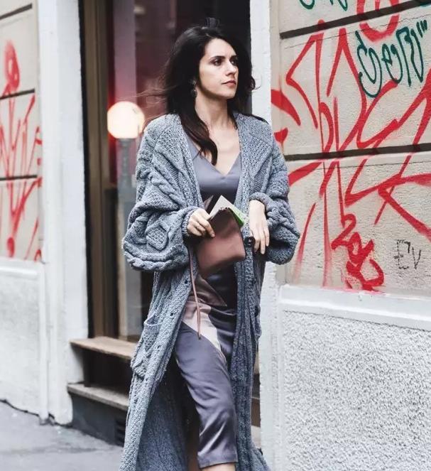 最近很火的针织衫打底,2022时尚潮流百搭针织衫打底单穿