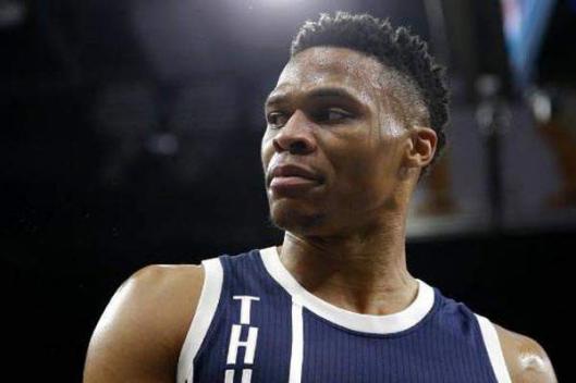 科比同时退役两件球衣历史第一人,盘点科比十宗不为人知的事件