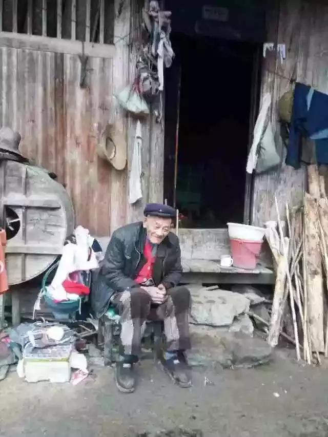 住房计划｜一堆炭火可以温暖前半夜，下半夜就需要深沉的睡眠来抵抗山区的寒冷