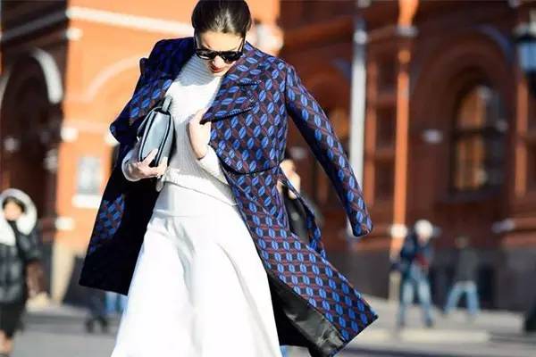 想做个时髦精你选对t恤了吗,秋冬怎么穿裙子好看又不冷