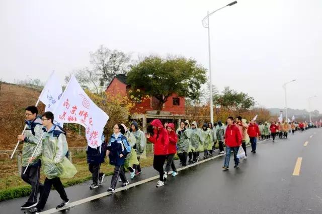 青春在这里绽放作文800字,青春在这里激昂