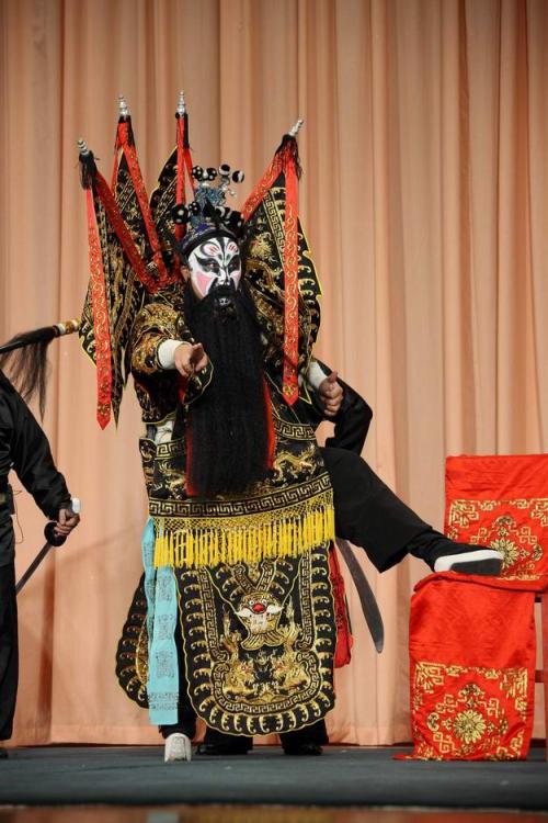 红脸的张飞白脸的典韦黑脸的曹操,红脸的关羽黑脸的张飞完整版