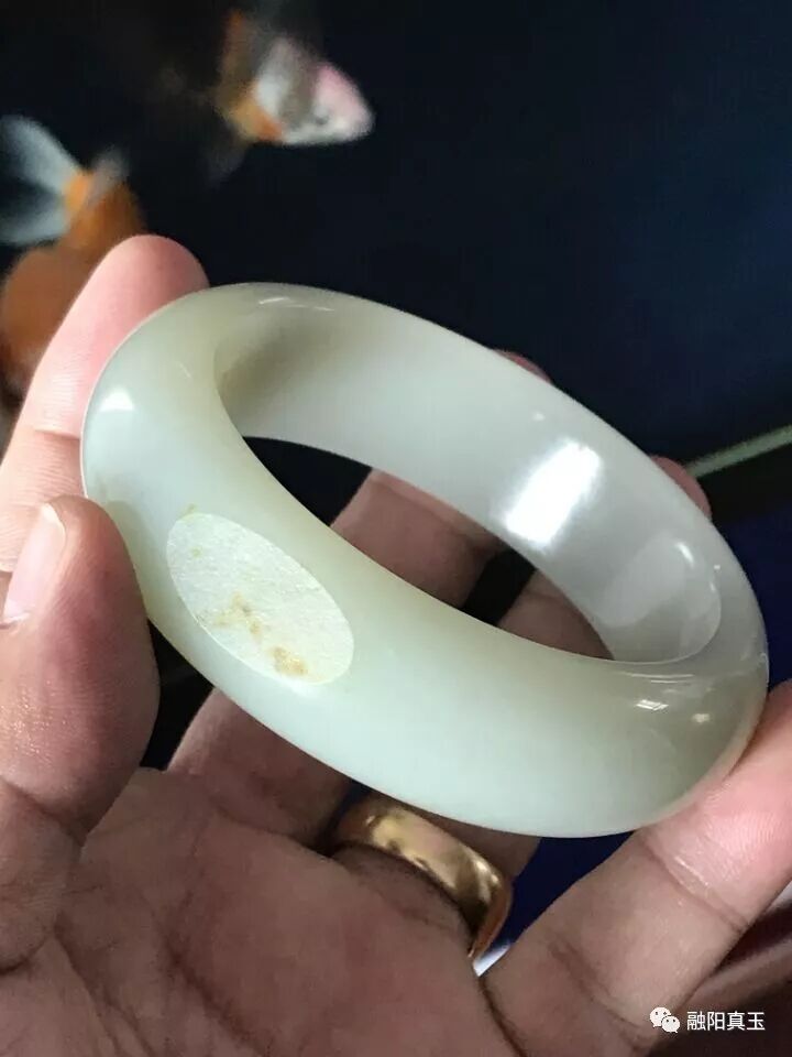 如何挑选优质和田玉石手镯,如何挑选和田玉手镯