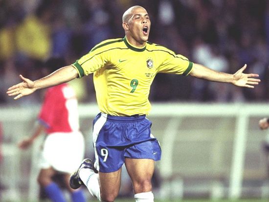 梅西心中最佳11人c罗有几座奖杯,c罗心中足球最佳十一人