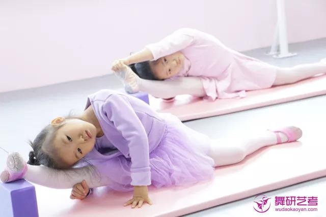 肩腰的软开度练习组合,软开度腰部训练教程