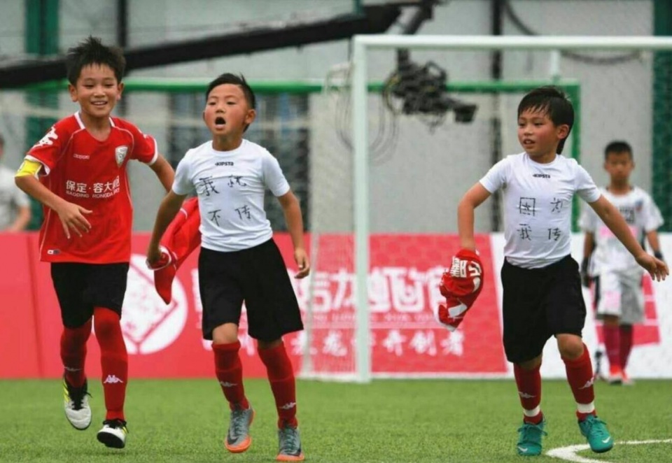 足球小将作文写人五年级,我们班的足球小将作文450个字