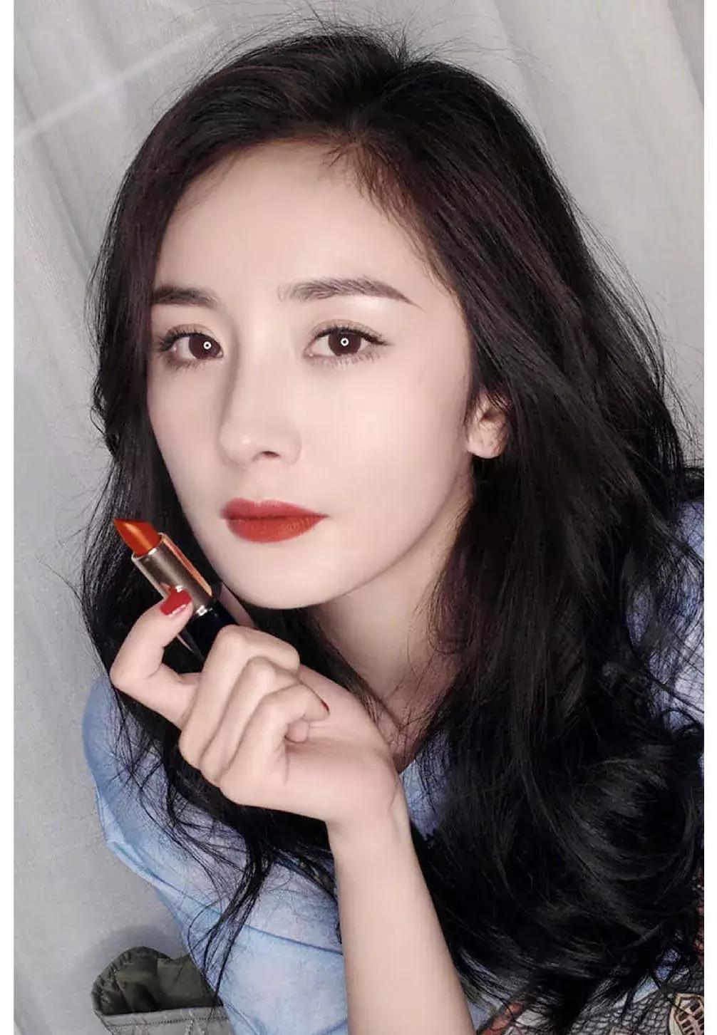 带货女王杨幂不愧是时尚的代言词 (杨幂带货女王流量一姐)