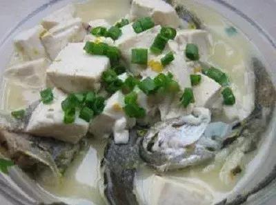 石蛙味道鲜美肉质细嫩营养丰富,这样做出来的鱼味道鲜美又入味