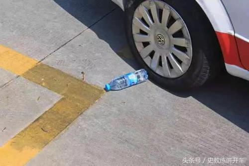 科目二倒车入右库点位详细讲解,科目二倒车左右入库点位详细讲解