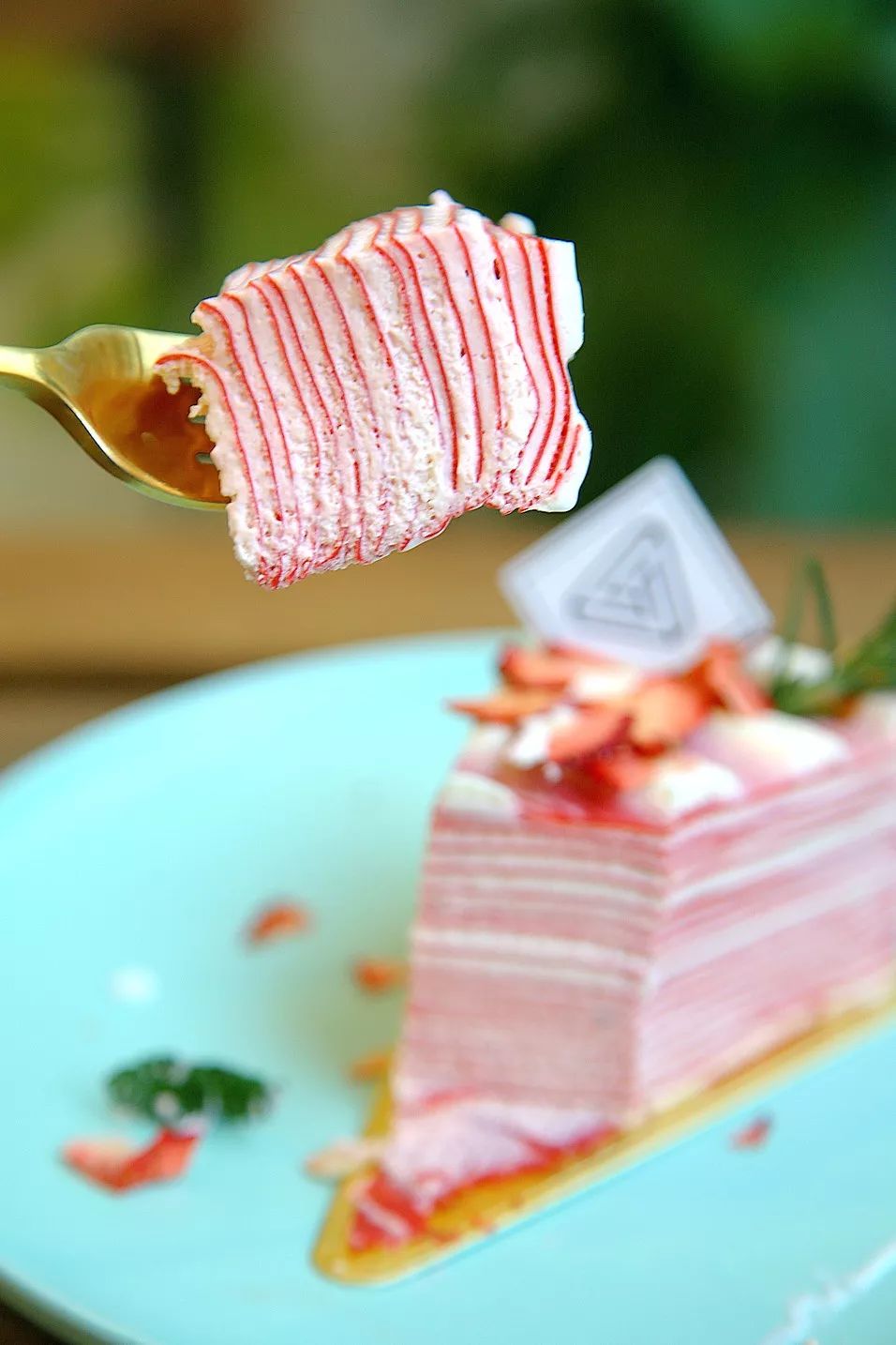 在甜品店里花样调酒？新街口这家网红店让你来了就不想走！