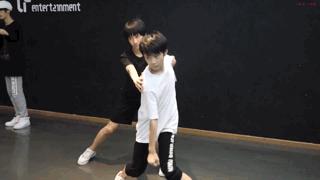 他是TF家族的忙内，江湖人称钢铁直男小狼崽，却有一颗当老大的心