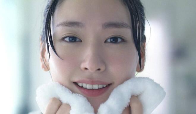 闊╁墽姘村厜鑲岃偆鎶よ偆,闊╁浗鍐琛ユ按淇濇箍缇庣櫧鎶よ偆