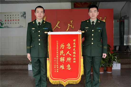 丈夫卖掉双胞胎儿子母亲寻子28年,男子卖掉豪宅找回前妻