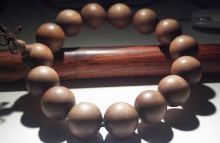 佛珠手串用什么木质最好,木佛珠手串有什么作用和功效