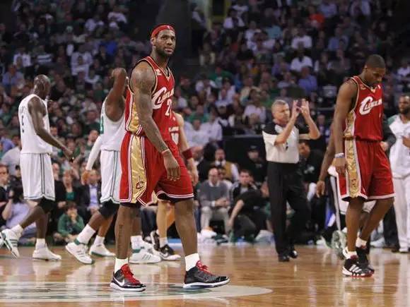 勒布朗詹姆斯成名前的故事 (勒布朗詹姆斯感人故事)