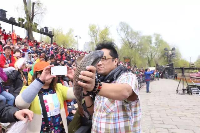 开江鱼美食节松花湖,吉林市品尝开江鱼美食宣传视频