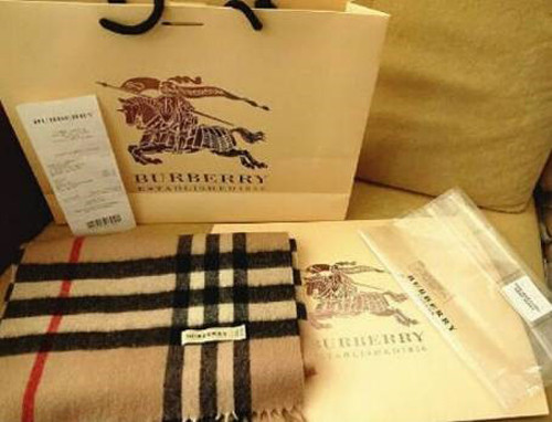 巴宝莉围巾和古驰围巾哪个好 (爱马仕围巾丝巾)