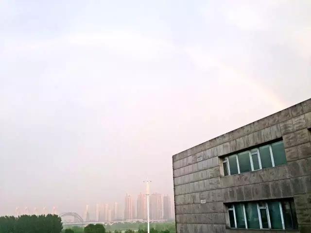 洛阳暴雨过后突现罕见双彩虹,河南洛阳双彩虹