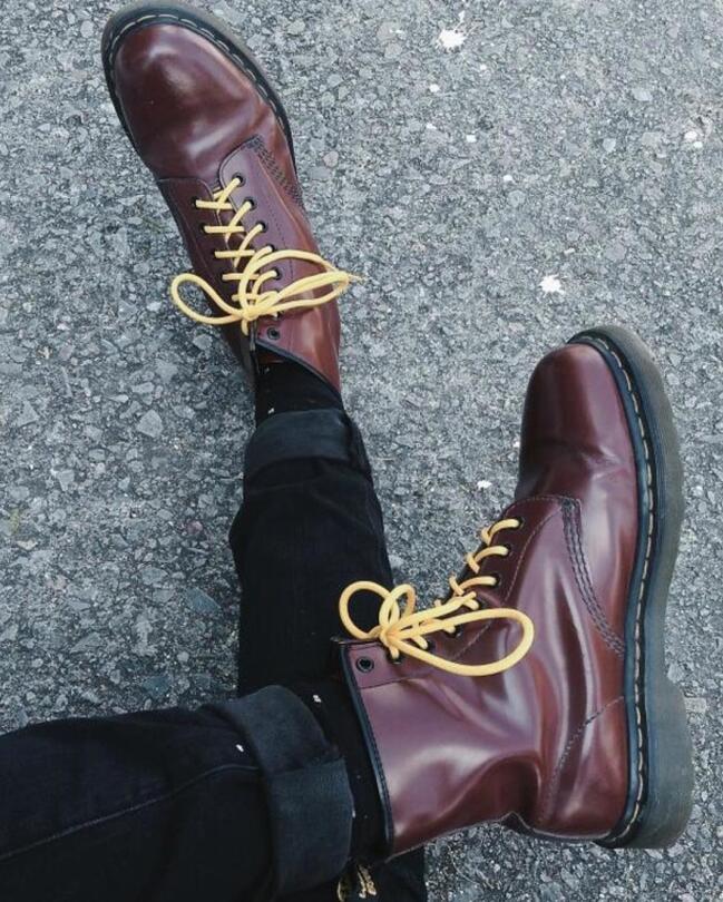 怎么选择一双合适的马丁靴,一双马丁靴的搭配