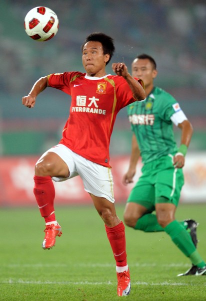 他外号“矮脚虎”，技术鲜明，代表广州队出场过百！