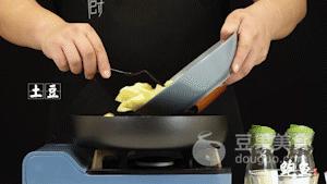 土豆烧鲍鱼注意事项,回家吃饭栏目鲍鱼烧土豆