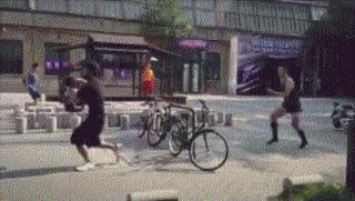 这根本不是摄影师，我觉得这可以跟奥运冠军比拼了！