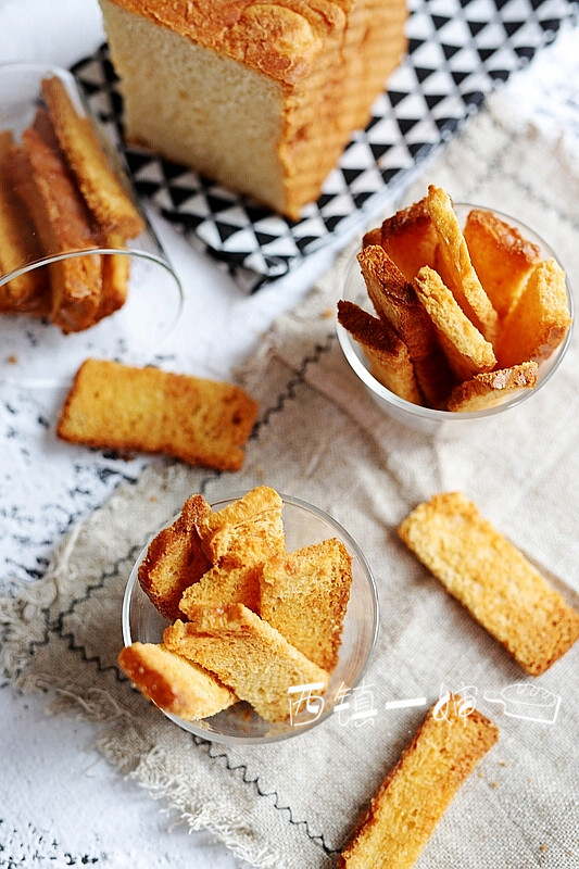 面包烤糊了不要扔这样处理还能吃,面包烤糊了不要扔