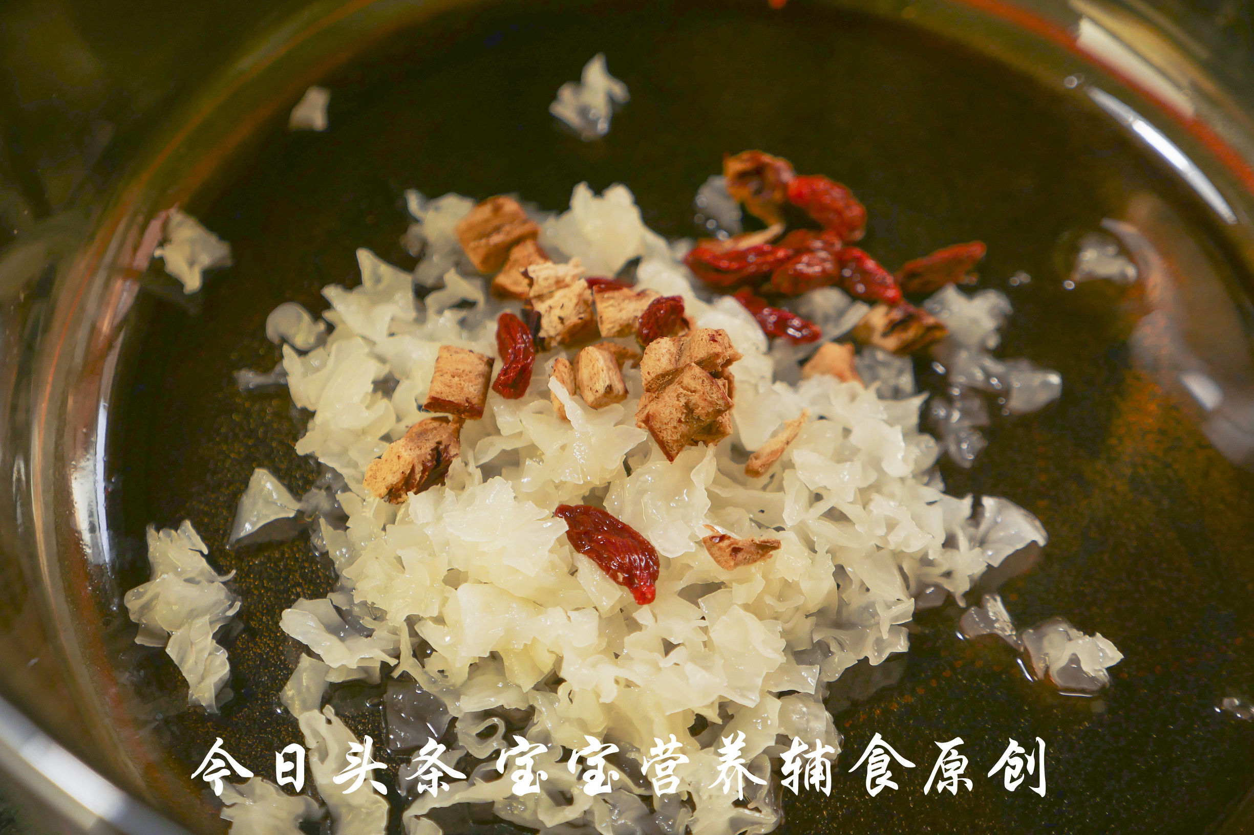 冬天干燥，宝宝却不爱喝水？这样做不仅补水还能健脾养胃